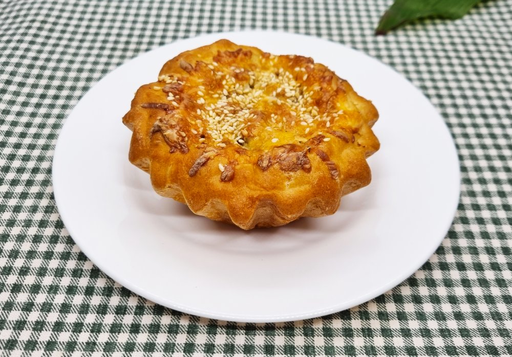 Жульен с колбасой и сыром